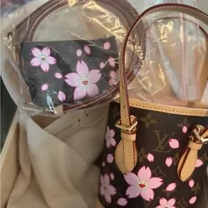 限定コラボ【LOUIS VUITTON × 村上隆】Nano Bucket Sakurabrown LOUIS VUITTON LV X TM Monogram Cherry Blossom Nano Bucket
